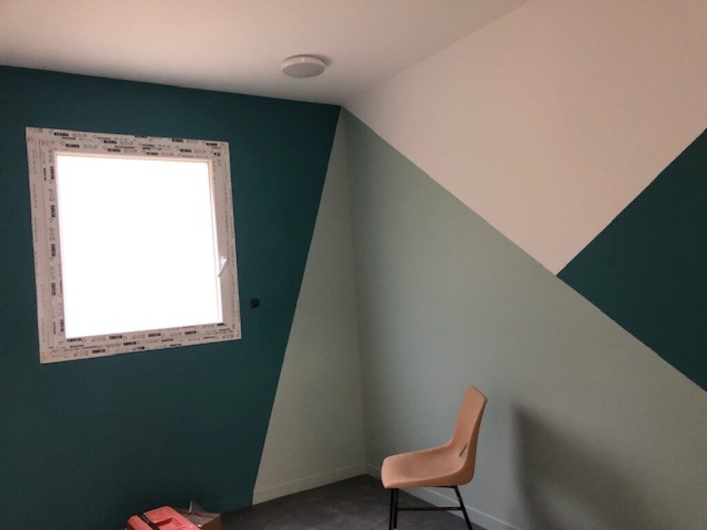 Artisan peinture intérieure pour décoration de chambre moderne à Artiguelouve