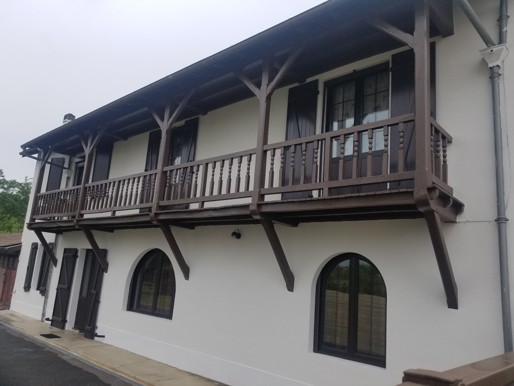 travaux d'isolation par l'extérieur sur une maison à monein et ravalement de façade