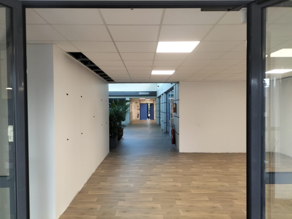pose revêtement de sol style parquet dans des bureaux à monein